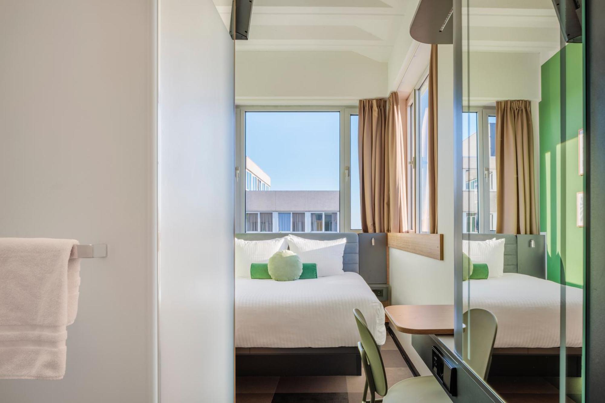 Maxhotel Amsterdam Airport Schiphol - Recently Renovated Hoofddorp Exterior photo