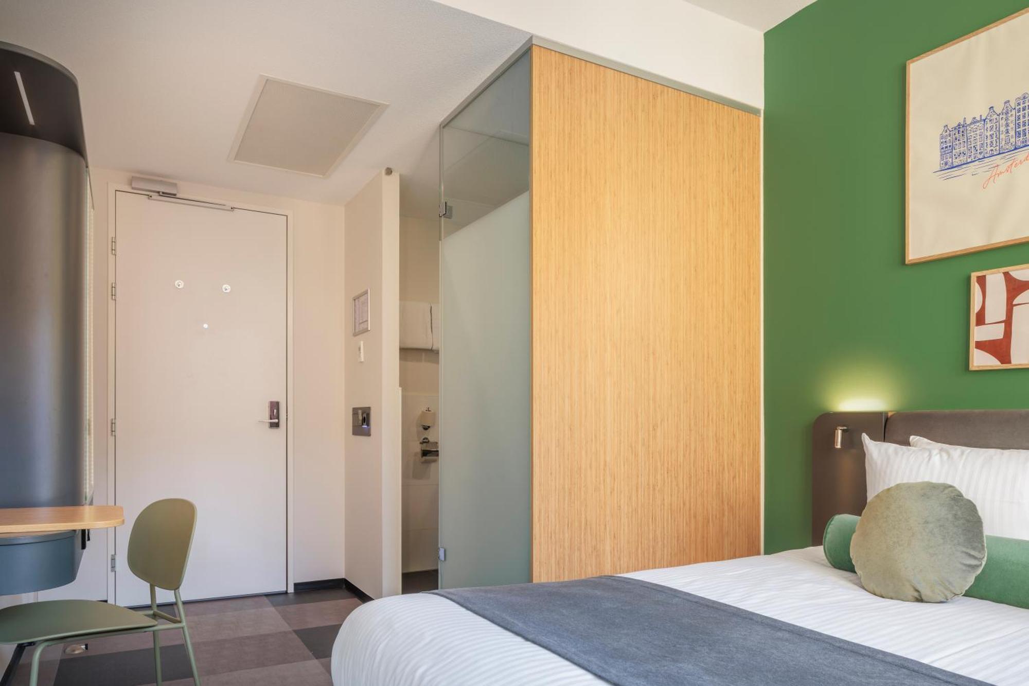 Maxhotel Amsterdam Airport Schiphol - Recently Renovated Hoofddorp Room photo