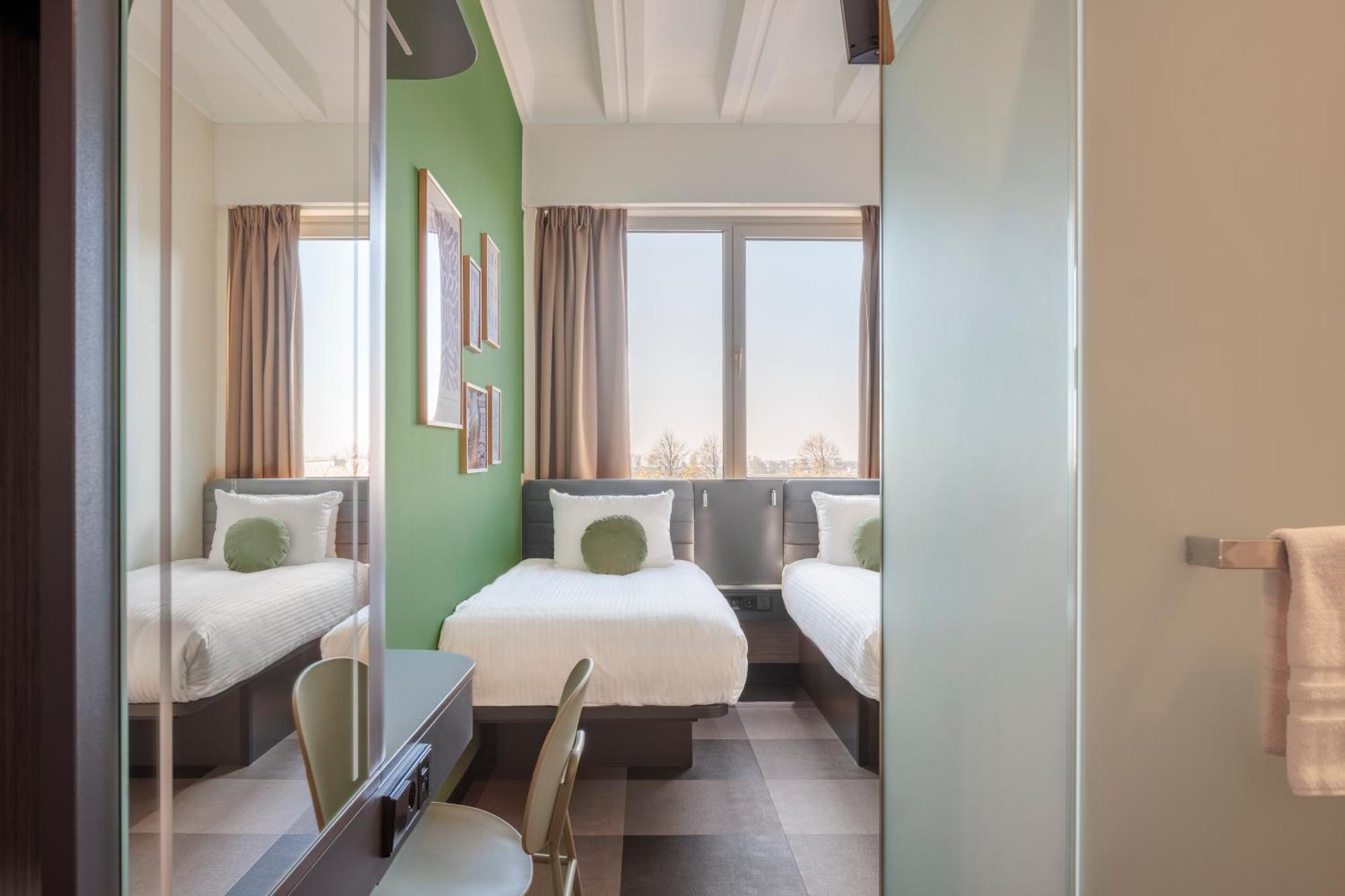 Maxhotel Amsterdam Airport Schiphol - Recently Renovated Hoofddorp Exterior photo