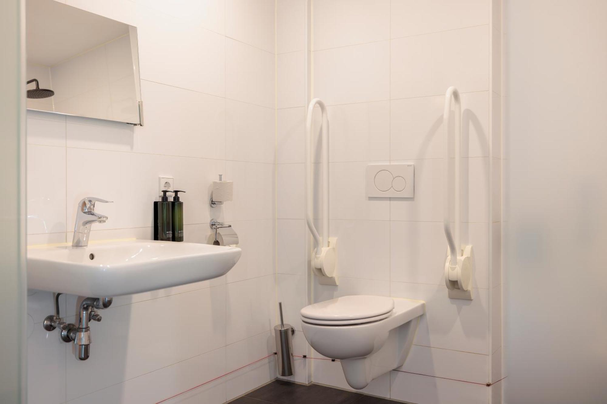 Maxhotel Amsterdam Airport Schiphol - Recently Renovated Hoofddorp Room photo
