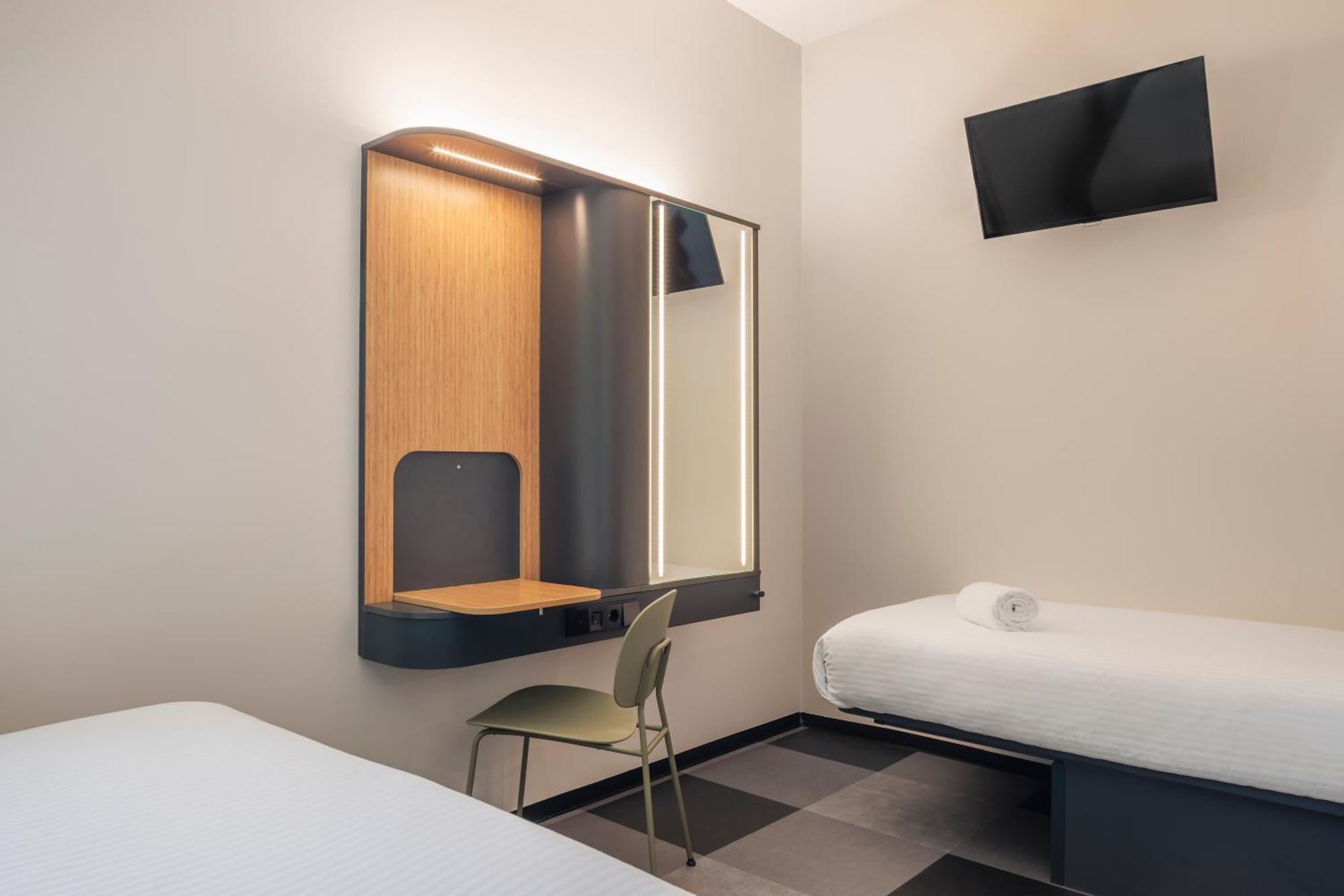 Maxhotel Amsterdam Airport Schiphol - Recently Renovated Hoofddorp Exterior photo