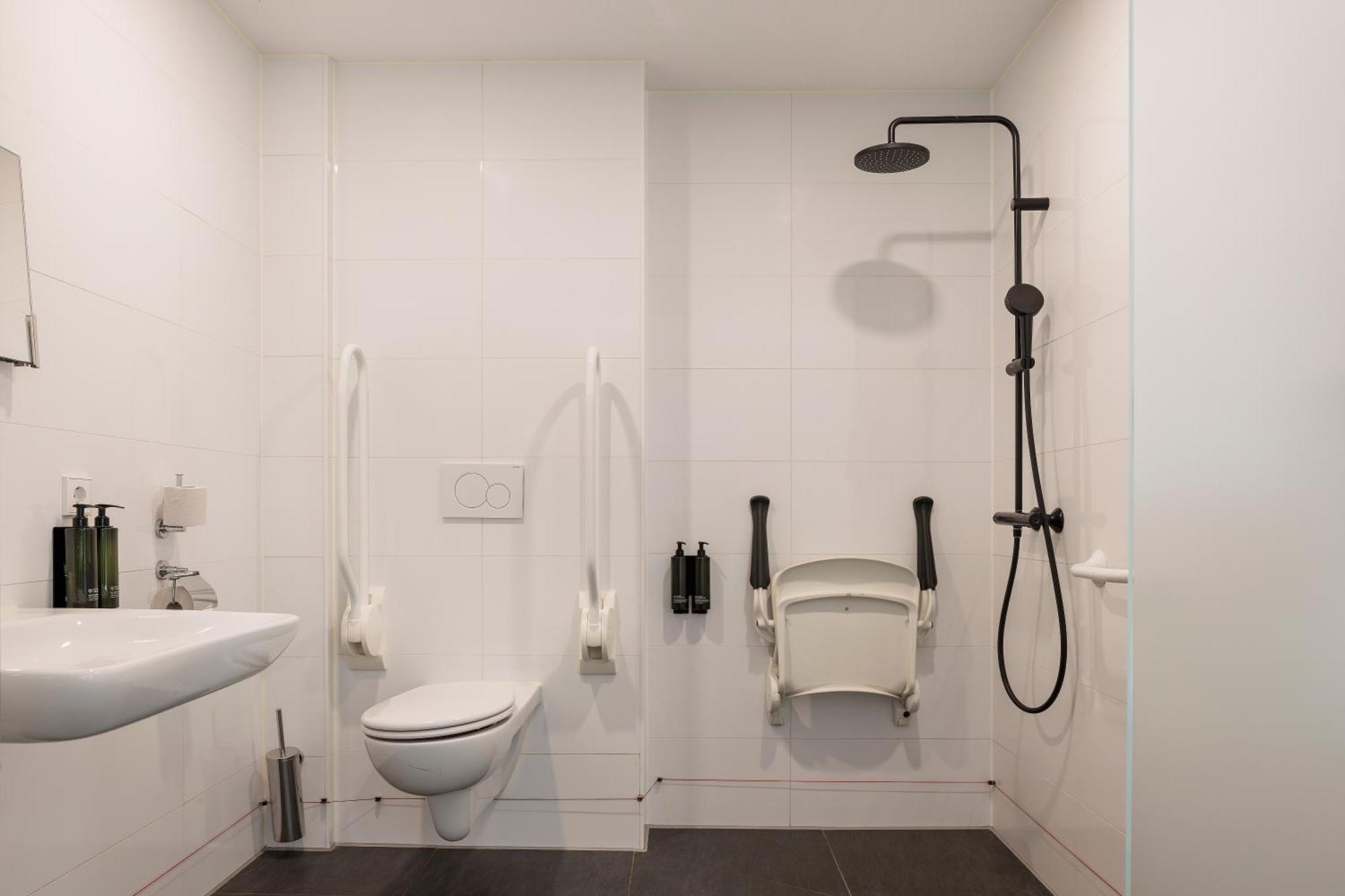 Maxhotel Amsterdam Airport Schiphol - Recently Renovated Hoofddorp Room photo