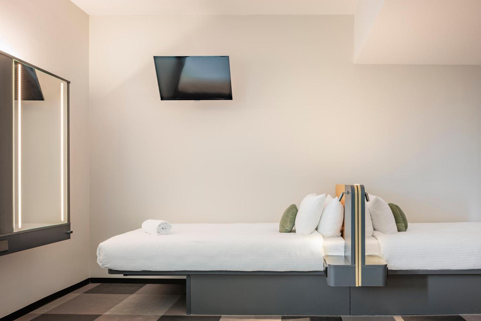 Maxhotel Amsterdam Airport Schiphol - Recently Renovated Hoofddorp Exterior photo