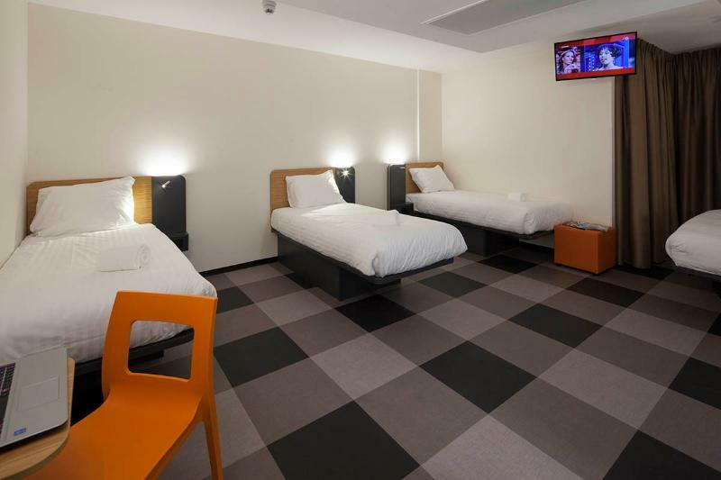 Maxhotel Amsterdam Airport Schiphol - Recently Renovated Hoofddorp Exterior photo